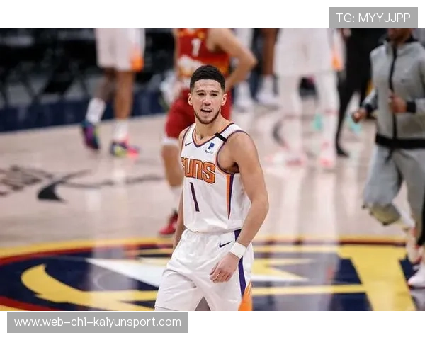 布克最后时刻冷静抛投致胜，太阳带走胜利